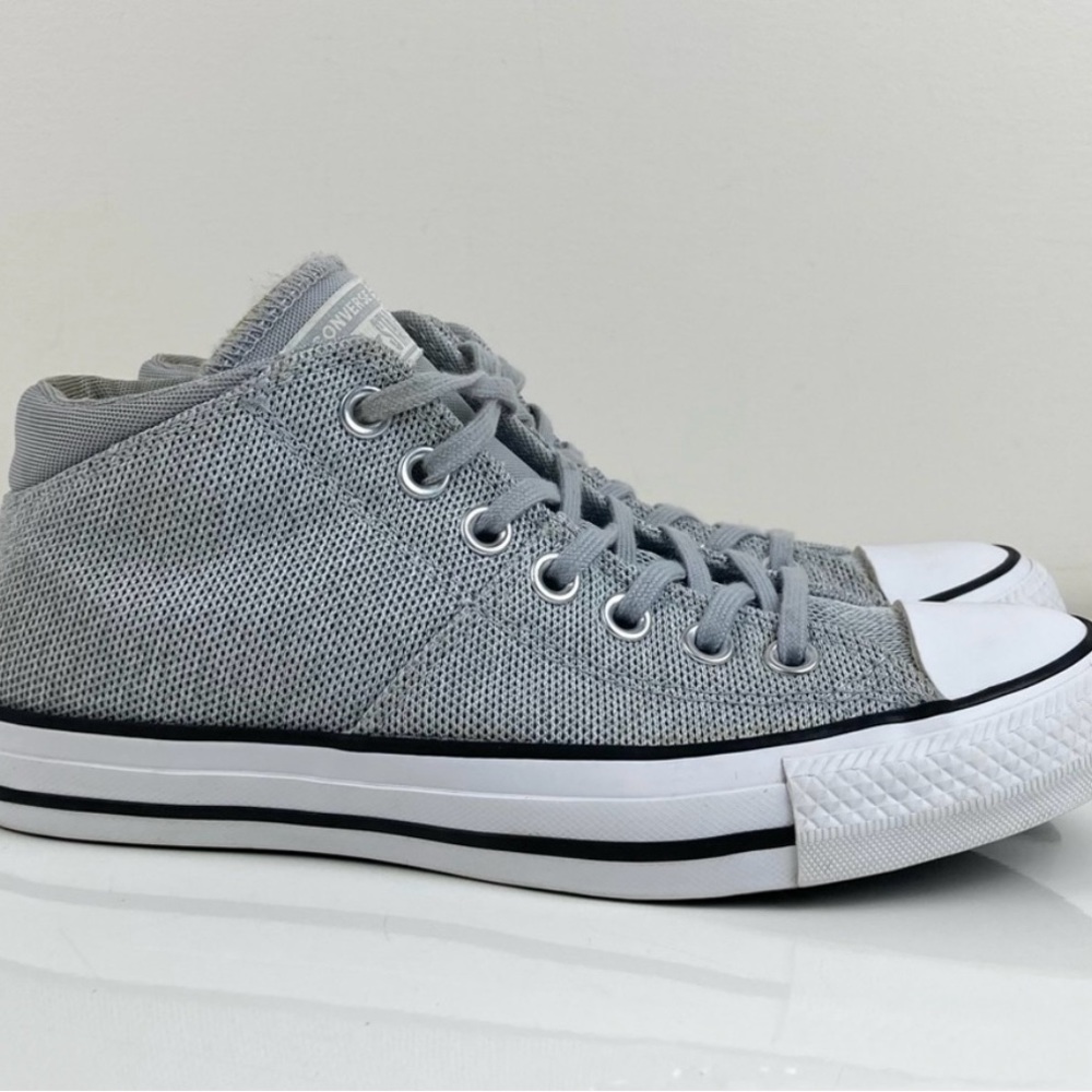 Converse Mids Sz 7W/5M *excellent used condition like new*